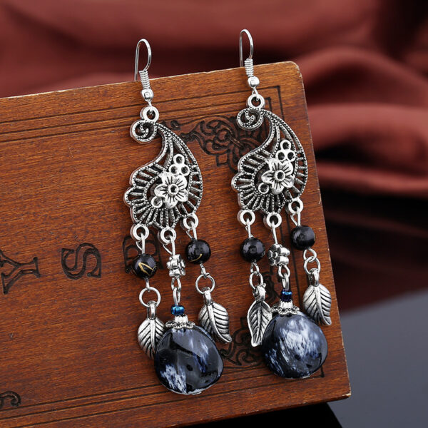 Wholesale European and American fashion retro hollow carved leaves tassel earrings new big-name temperament National style earrings