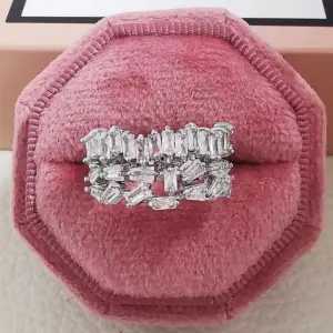 R5431-White / Adjustable Opening