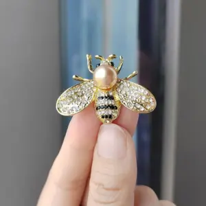 Xz0191 Bee Brooch-Champagne Pearl