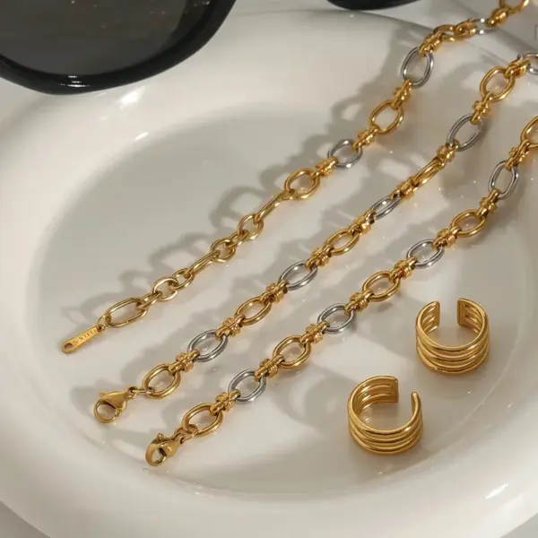 Wholesale Modern Minimalist Ladies Bracelet And Necklace Set 18K Gold Stainless Steel Gold And Silver Splicing Cross Buckle Hip Hop Design