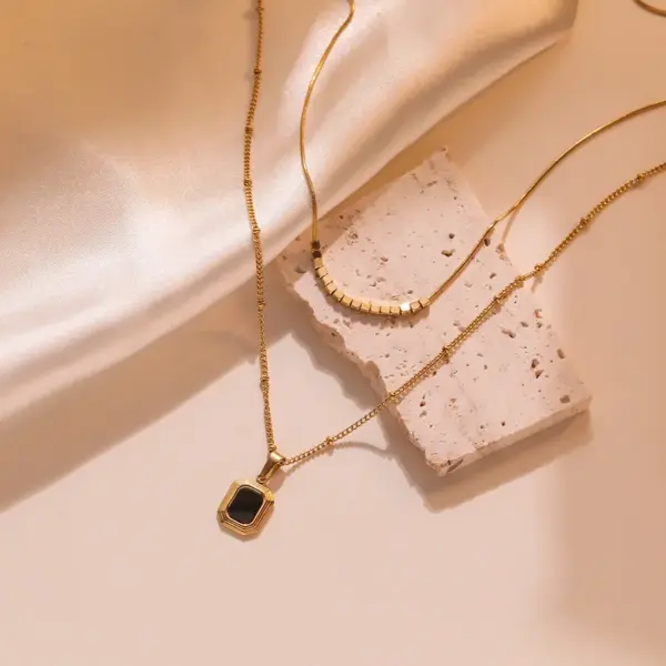 Wholesale PVD Coated 18K Gold Plated Geometric 304 Stainless Steel Vintage Style Simple Style Commute Waterproof Non Tarnish 304 Stainless Steel Pendant Necklace