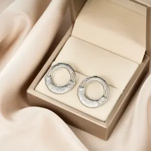 E1379-B (a Pair of Silver Ear Studs)