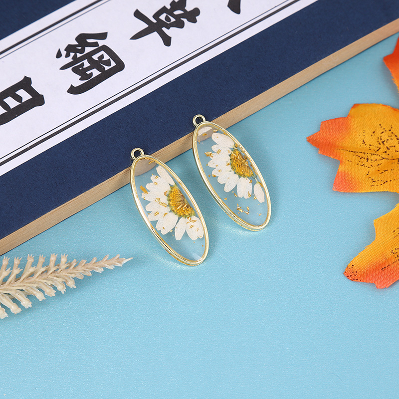 Wholesale Cross Border Oval Water ops Plant ied Flower Pendant Leaves Flowers Transparent Resin Handmade DIY Necklace Aessories
