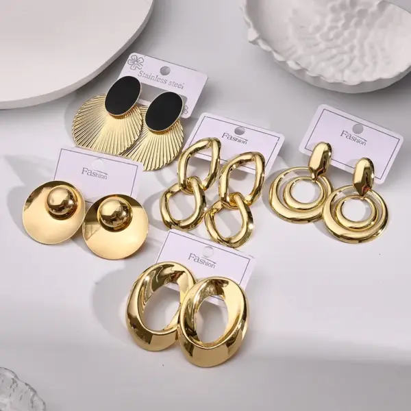 Wholesale Ion Plating (IP) Real Gold Plated 18K Gold Round Oval 304 Stainless Steel IG Style Casual Waterproof Non Tarnish Earrings