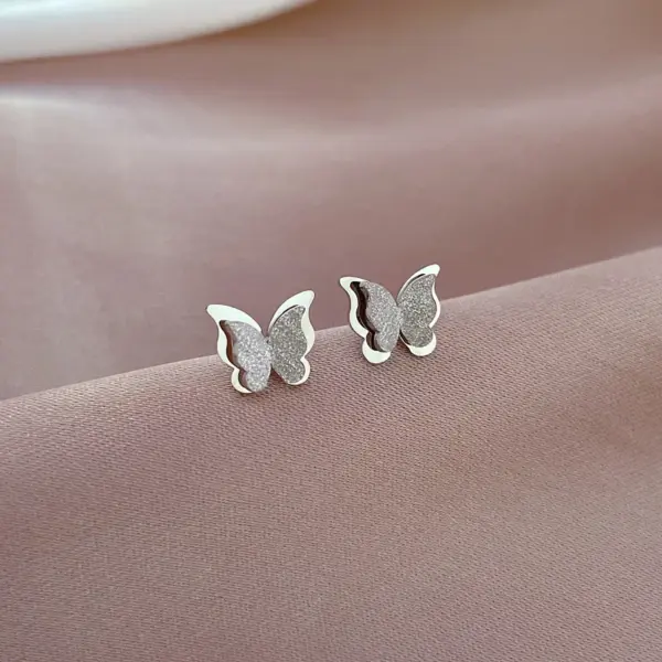 Electroplating Golden Plated Butterfly Titanium Steel Simple Style Ear Studs
