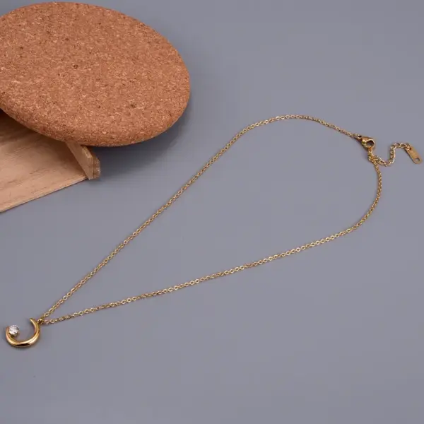 Wholesale 304 Stainless Steel Moon PVD Coated Artificial Rhinestones 18K Gold Plated IG Style Simple Style Waterproof Non Tarnish Plating Inlay Cable Chain Necklace