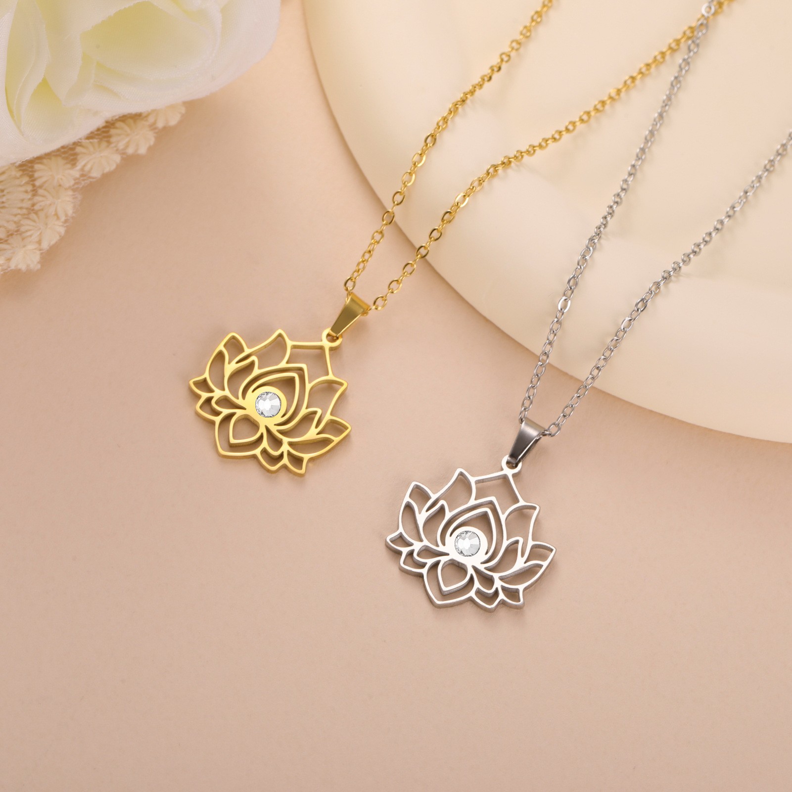 Wholesale Water op Lotus Necklace Ladies Stainless Steel Fashion Casual Pendant Niche Design Trend Necklace