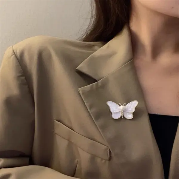 Sweet Pin Butterfly Alloy Artificial Pearls Women'S Brooches