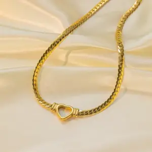 Qyh415 Hollow Heart Necklace / Gold