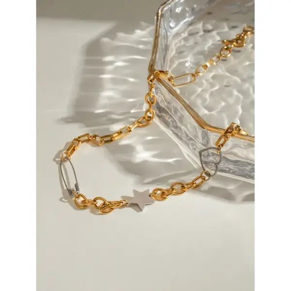 Wholesale 304 Stainless Steel Star Heart Shape PVD Coated 18K Real Gold Plated Simple Style Classic Style Necklace