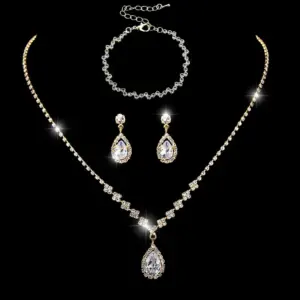 Gold 463 785 Three-Piece Set