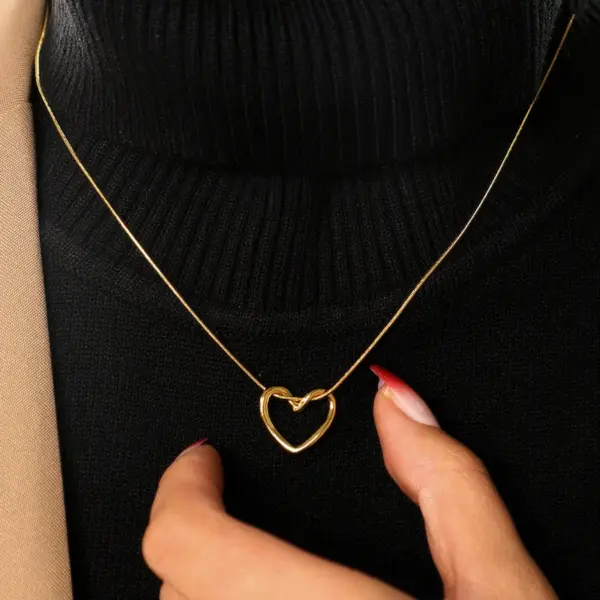 Wholesale PVD Coated Heart Shape 304 Stainless Steel Simple Style Shiny Waterproof Non Tarnish 304 Stainless Steel Pendant Necklace