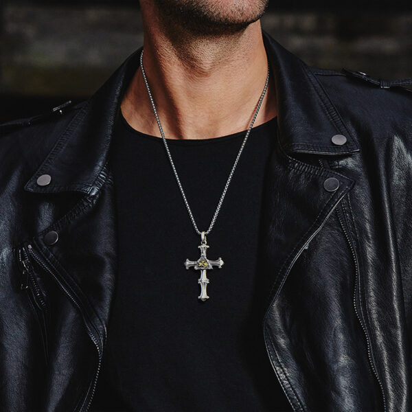 Wholesale Chiba European and American Horus Eye of God Thai silver cross necklace boys trendy retro high street personality pendant