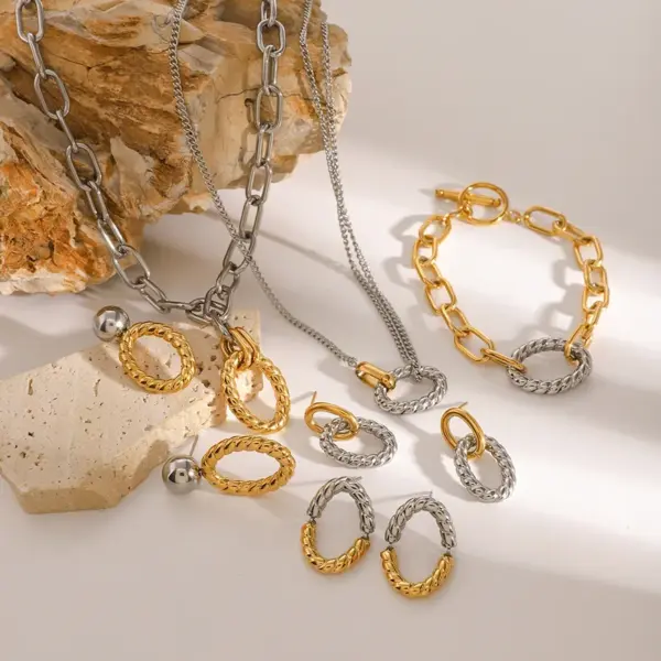 Wholesale 304 Stainless Steel Geometric PVD Coated 18K Real Gold Plated Real Gold Plated Simple Style Classic Style Waterproof Non Tarnish Cuban Link Chain Curb Chain Jewelry Set
