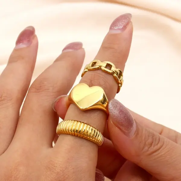 Wholesale PVD Coated Real Gold Plated Heart Shape Stainless Steel Simple Style Waterproof Non Tarnish Rings