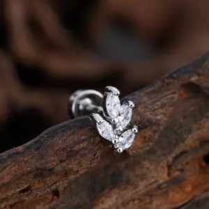 3379 Silver / Ear Studs