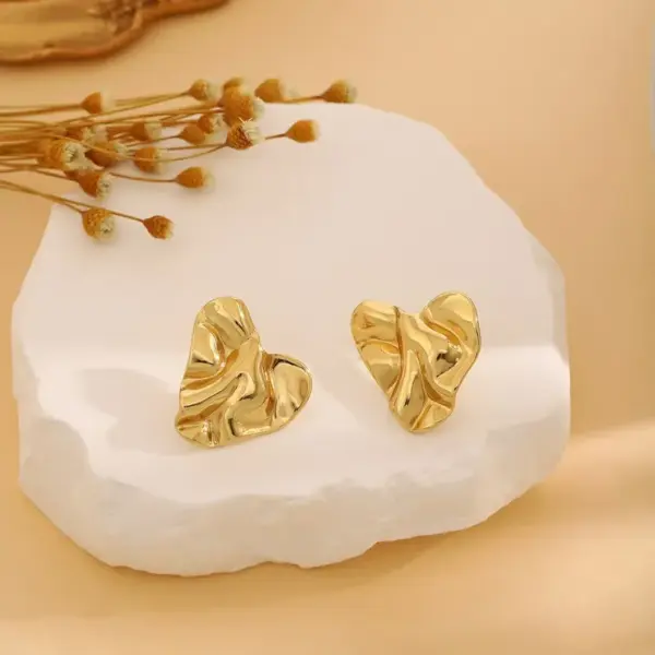 1 Pair Elegant Classic Style Geometric Leaf Heart Shape Asymmetrical 304 Stainless Steel Imitation Gold Electroplating Ear Studs