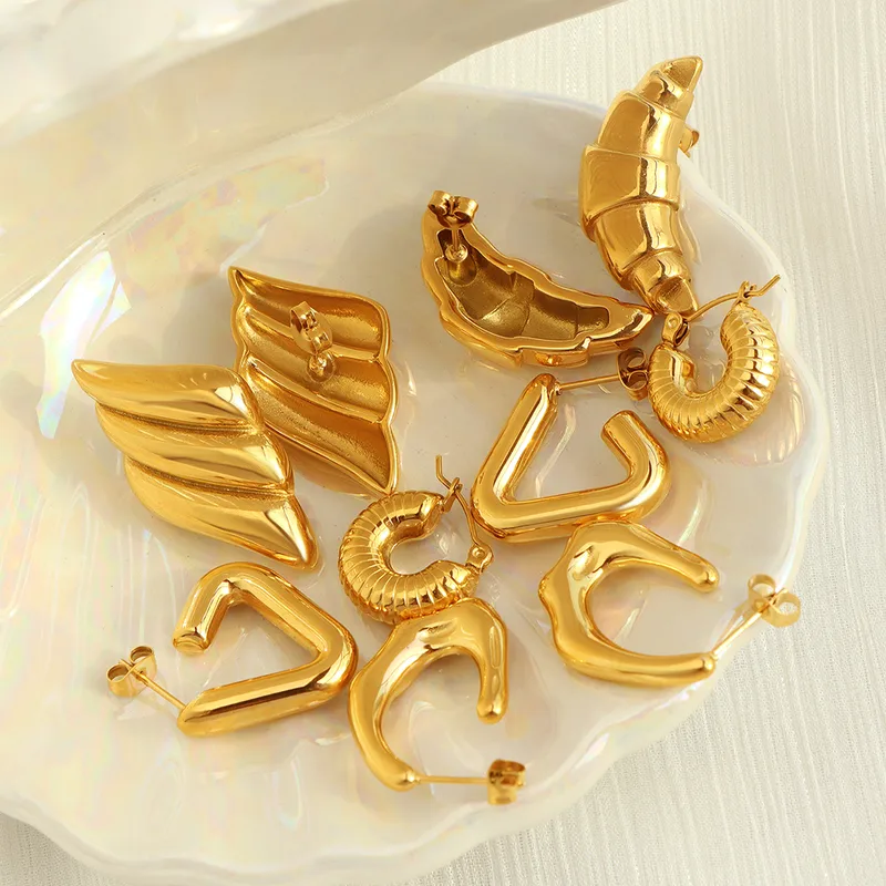 Wholesale 304 Stainless Steel Triangle Croissant Rhombus PVD Coated 18K Real Gold Plated 18K Gold Elegant Vintage Style Waterproof Non Tarnish Pleated