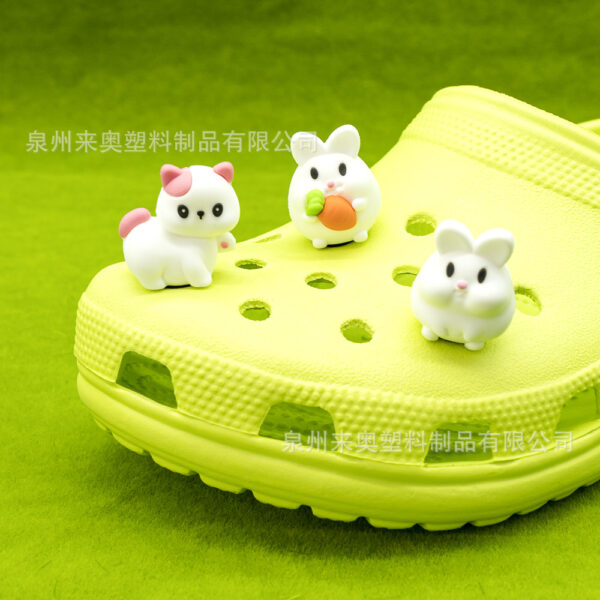 Wholesale Hot Sale Cute Animal Garden Shoe Buckle Accessories in stock Cartoon Kitten 3D Hole Shoes Flower Decoration Accessories
