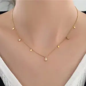 Xl148 Water Drop Necklace / Gold