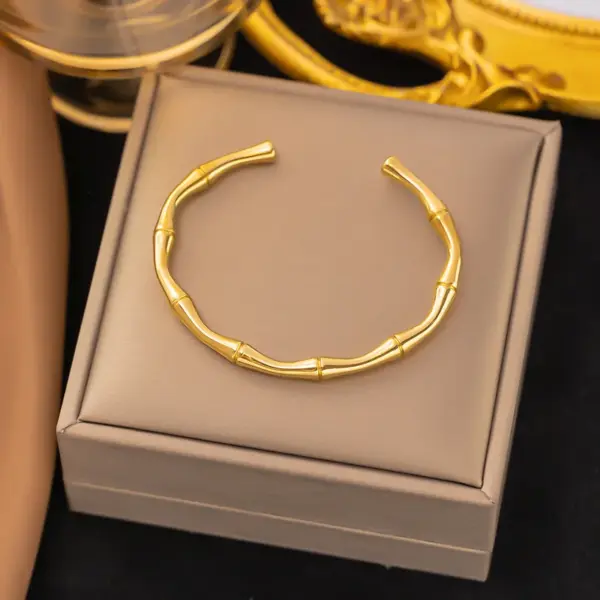PVD Coated Real Gold Plated Solid Color Titanium Steel Simple Style Waterproof Non Tarnish Cu Bracelets