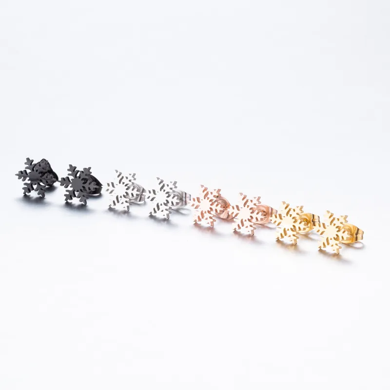 Wholesale PVD Coated 18K Gold Real Gold Plated Animal Snowflake 304 Stainless Steel Simple Style Waterproof Non Tarnish Ear Studs