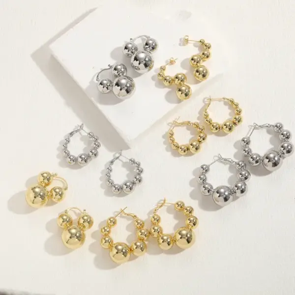 Wholesale 1 Pair Elegant Luxurious Classic Style Ball Plating Copper 14k Gold Plated Hoop Earrings