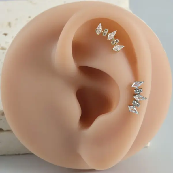 Wholesale 1 Piece Ear Cartilage Rings & Studs Simple Style Commute Geometric Pure Titanium Alloy Zircon Vacuum Plating 14K Gold Plated White Lip