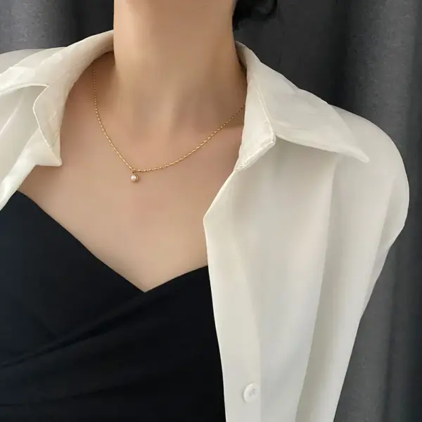 Wholesale Vacuum Plating Real Gold Plated 18K Gold Gold Plating Round 304 Stainless Steel Glam Waterproof Non Tarnish Titanium Steel Pendant Necklace