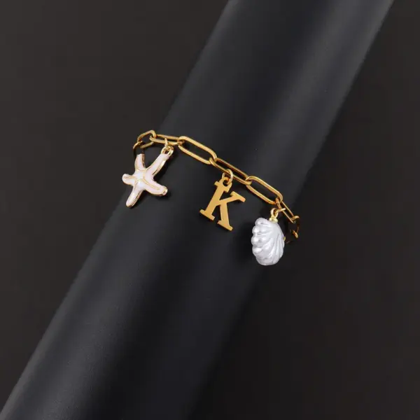 Wholesale Classic Summer Ocean Style Gold Stainless Steel Initial Bracelet Shell Starfish Pin Chain Ladies Bracelet Elegant Simple Design