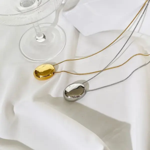 Wholesale PVD Coated Real Gold Plated Oval Stainless Steel Basic Simple Style Waterproof Non Tarnish Pendant Necklace