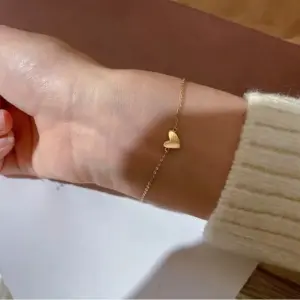 【XKB0205】Heart-shaped Bracelet / Gold