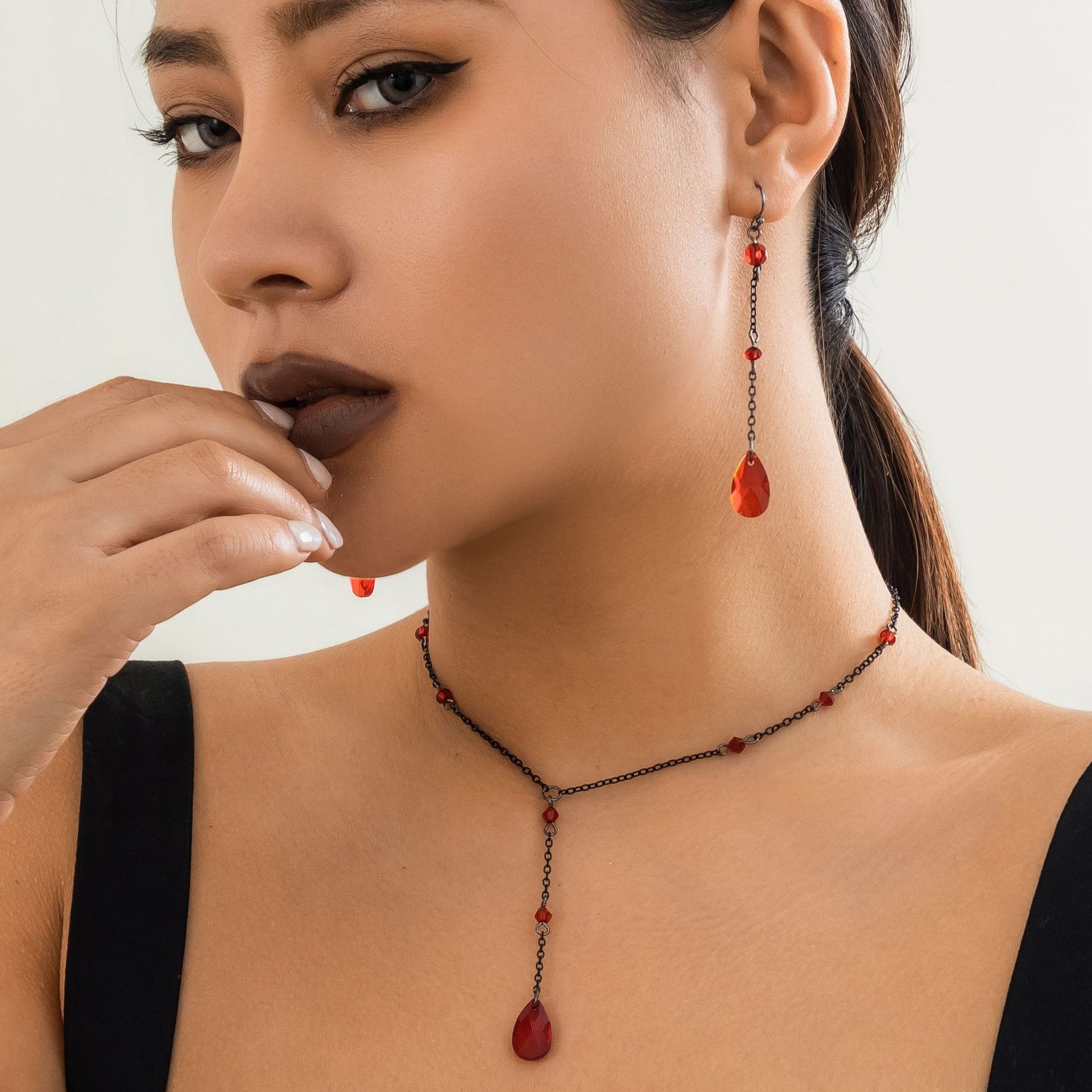 Wholesale Retro Gothic ipping blood tassel niche sweet cool metal op necklace