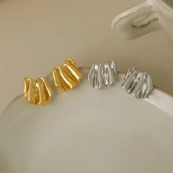 Wholesale 1 Pair Beach Commute Solid Color Frill Copper 18K Gold Plated Ear Studs
