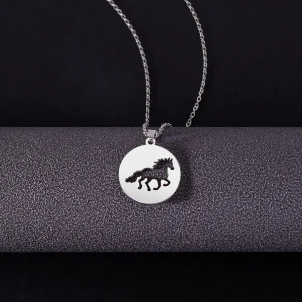 Wholesale Jewelry Simple Style Horse 304 Stainless Steel No Inlaid Hollow Out Stainless Steel Necklaces
