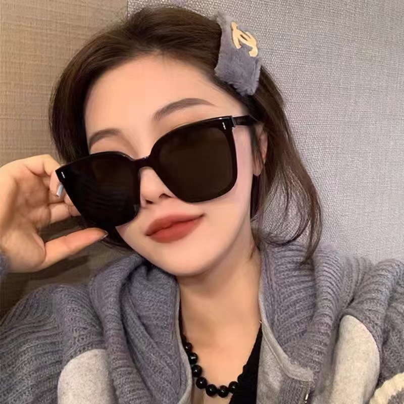Wholesale New Summer Anti-Uv Sunglasses for Women, Rice Stud Sunglasses for Men, Wholesale for Men, Same Style as Douyin