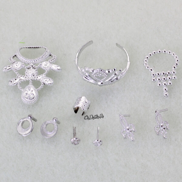 Wholesale Girl princess doll accessories headdress hair accessories jewelry necklace crown 10 pieces a small bag