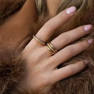 Wholesale Stackable Single Row Flash Diamond Ring Autumn Winter Fashionable Stainless Steel Gold Plated Fingertip Ring Versatile Jewelry Accessory