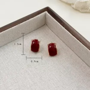 Geometric Arc-shaped Oil Drop