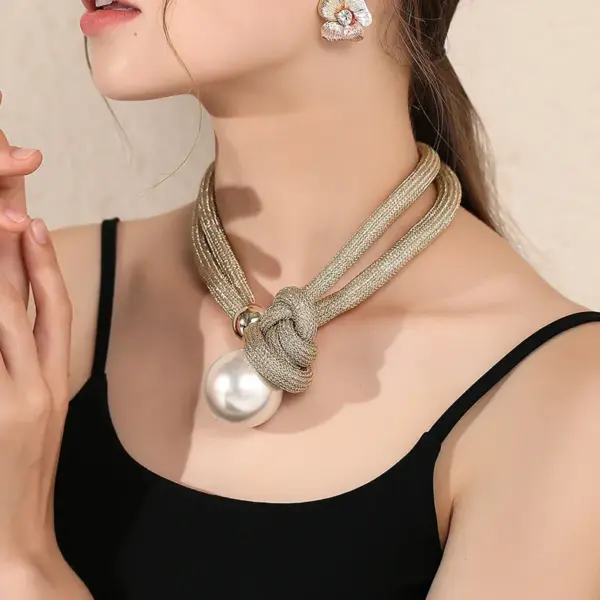 Wholesale Ig Style Elegant Geometric Imitation Pearl Metal Women's Choker
