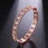 Wholesale Cross-border popular diamond-encrusted four-leaf clover bracelet, fashionable and exquisite bangle, European and American jewelry.