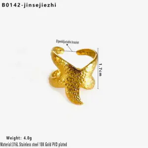 Golden Starfish Hammered Ring / One Size