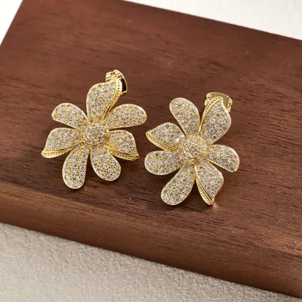 Wholesale Round Electroplated Stud Earrings For Women In Copper With 18K Real Gold Plated 0.03µm-0.05µm Thickness Featuring Zircon Inlay