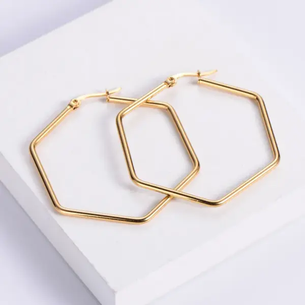 Wholesale PVD Coated Imitation Gold Heart 304 Stainless Steel Simple Style Waterproof Non Tarnish Earrings