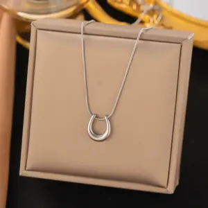 Wholesale PVD Coated Real Gold Plated 18K Gold U Shape 304 Stainless Steel Elegant Waterproof Non Tarnish 304 Stainless Steel Pendant Necklace