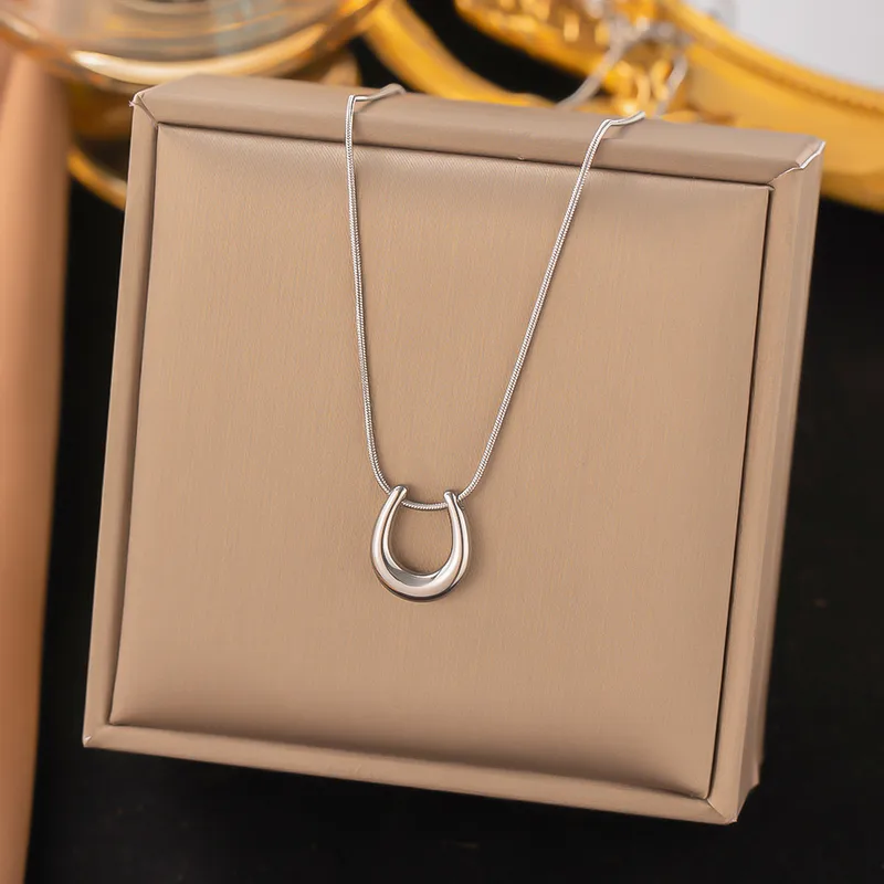 Wholesale PVD Coated Real Gold Plated 18K Gold U Shape 304 Stainless Steel Elegant Waterproof Non Tarnish 304 Stainless Steel Pendant Necklace
