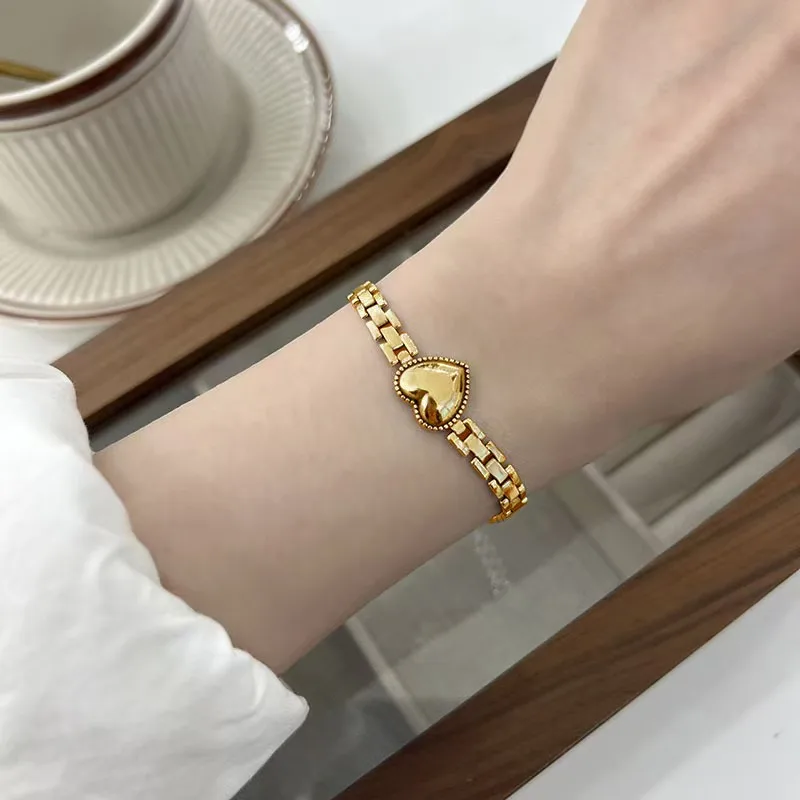 Wholesale Ion Plating (IP) 18K Gold Plated Heart Shape 304 Stainless Steel Hip-Hop Simple Style Cool Waterproof Non Tarnish Bracelets