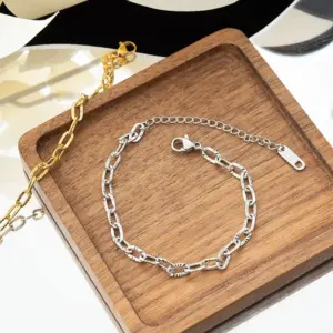 Bracelet / Steel Color