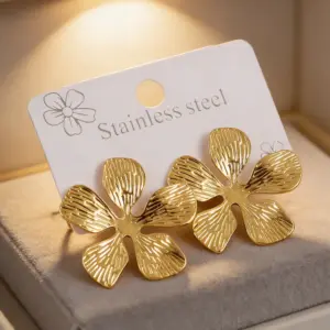 Gold / Average Size / Style 174