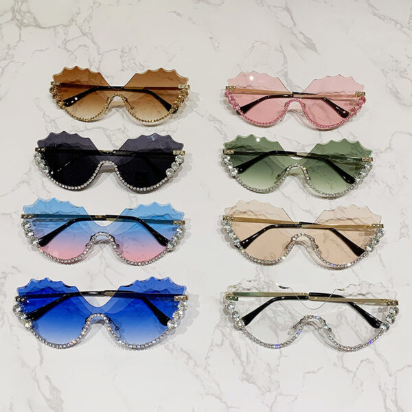 Wholesale European and American Diamond-Encrusted Large Frame Cross-Border Rhinestone Sunglasses for Women Special-Shaped Wave Cut-Edge Glasses Sun Protection Slimming Sunglasses
